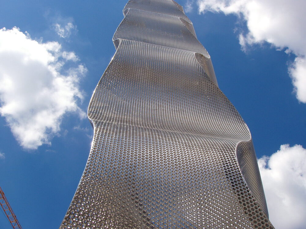 Sculpture en tôle perforée inox, roulée et polie - MULTIFORMES – Thierry VIDÉ - 2007